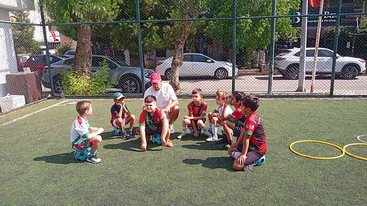 Bostanlıspor'un minik futbolcuları işbaşı yaptı