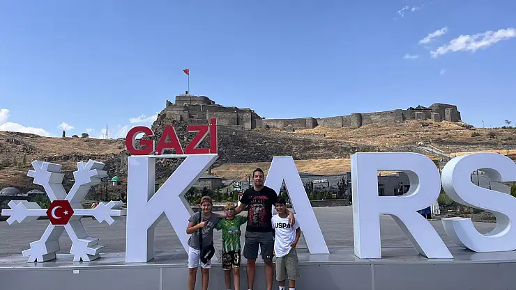 Bostanlıspor'un minik Muaythai Sporcuları Kars'ta Türkiye şampiyonası için ringe çıkıyor