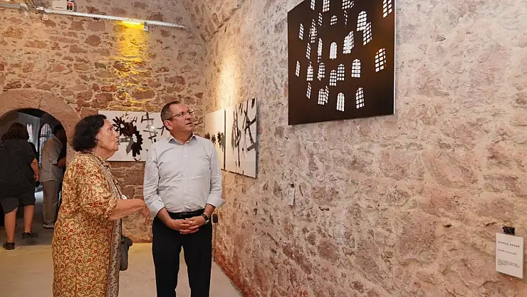 'Büyük Öteki' Sergisi Ayvalık'ta kapılarını açtı