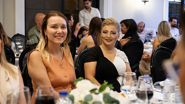 Çeşme'de görkemli nişan: Serenay Arslan ve Celil Yüksel mutluluğa ilk adımı attı