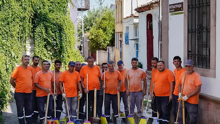 Cunda Adası'nda temizlik seferberliği: Ayvalık Belediyesi'nden yoğun mesai