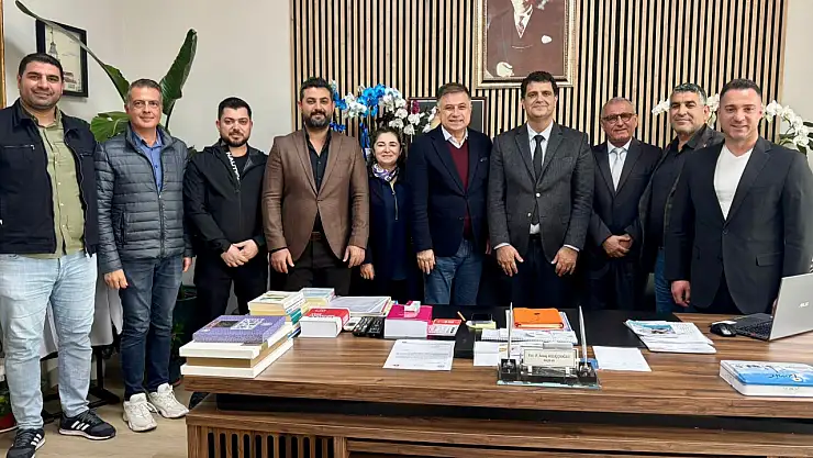 DEVA Partisi İzmir İl Başkanı Aybar Uygur İzmir Eczacılar Odası ziyaret etti