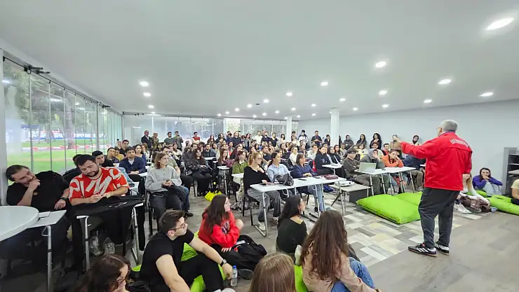 Ege Üniversitesi'nden TÜBİTAK projeleri için öğrencilere yol gösterici eğitim