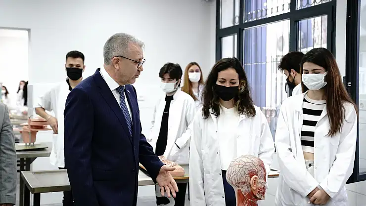 Ege Üniversitesi'nin TÜSEB başarısı sürüyor en çok proje desteği alan üç üniversiteden biri oldu