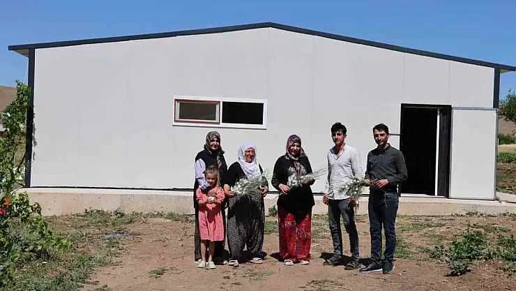 Elazığ'da Tarihi Girişim: En Büyük İpek Böceği Çiftliğini Kurdu, Onlarca Üreticiye İlham Oldu