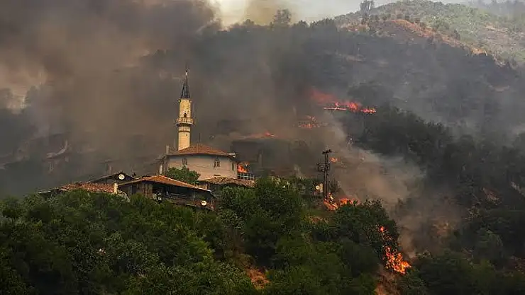 Elektrik tellerinden çıkan kıvılcım Ödemiş'i kül etti