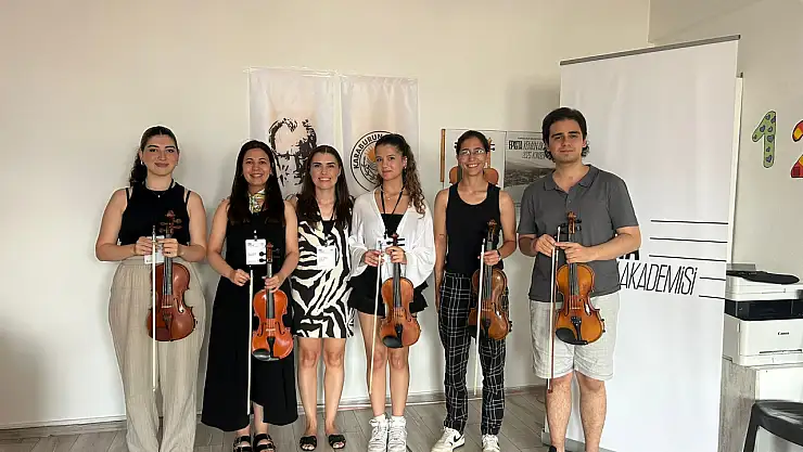Epista Keman Akademisi'nden genç sanatçılara ışık tutan eğitim
