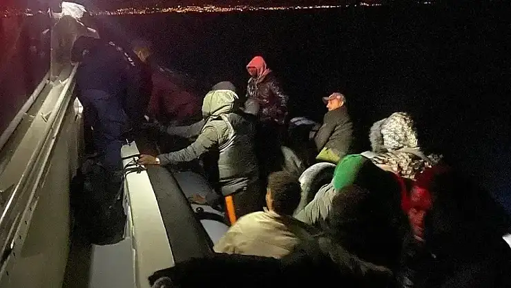 İzmir açıklarında göçmen operasyonları: 43 kişi güvenli bölgeye alındı