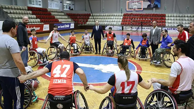 İzmir Büyükşehir Belediyesi tekerlekli sandalye basketbol takımı süper ligde 20. sezonuna hazır