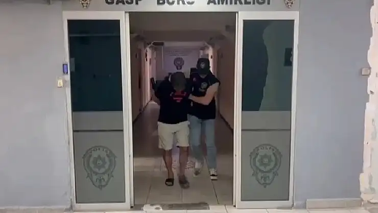 İzmir'de olay yerine giden polise saldırı