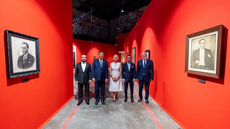 İzmir'de sanatın kalbi Kültürpark'ta atıyor: Atatürk ve Refik Anadol sergileri ziyarete açılıyor