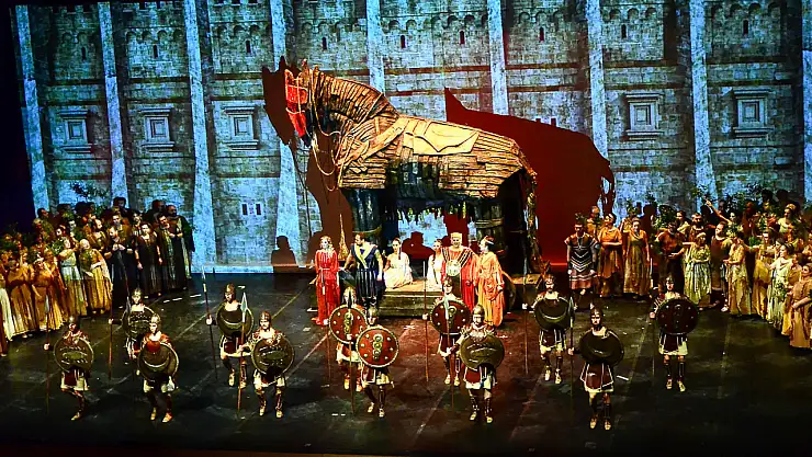 İzmir Devlet Opera ve Balesi yeni sezona 'Troya' Operasıyla başlıyor