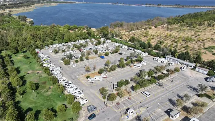 İzmir'in merkezinde doğayla iç içe güvenli ve konforlu karavan yaşam alanı