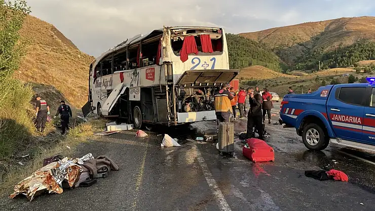İzmir yolunda feci kaza: Yolcu otobüsü devrildi, 4 Ölü, 33 yaralı