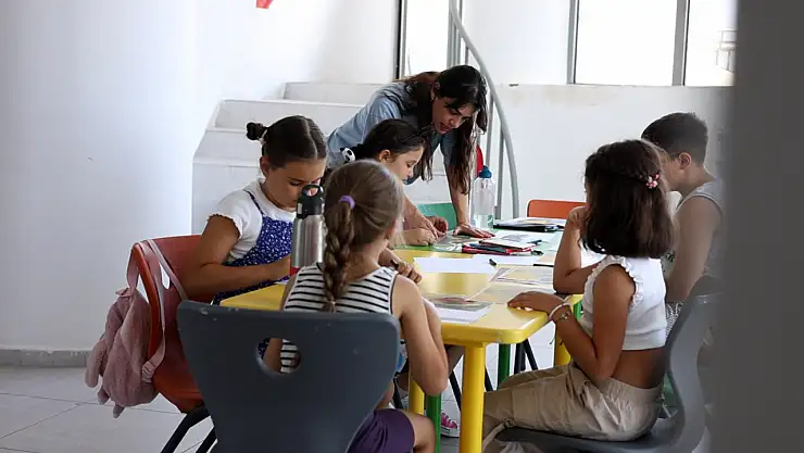 Karabağlar'da Yaz Tatili, Bilim, Sanat ve Eğlenceyle Dolu Dolu Geçiyor