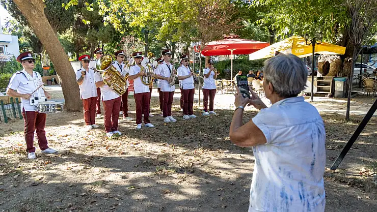 Karşıyaka Belediye Bandosu'ndan 'Büyük Taarruz'dan 9 Eylül'e' sokak konserleri