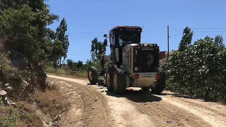 Kiraz'ın Çatak Mahallesi Üretim Yollarında Yol Düzenleme Çalışmaları Tamamlandı