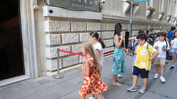 Konak'ta sanatla yolculuk başladı