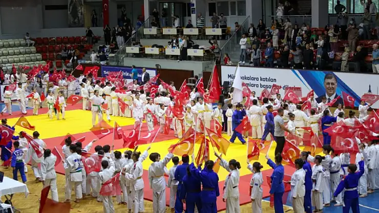 Minik sporcular Cumhuriyet coşkusunu sporla yaşadı