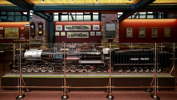 Modern demiryolu ulaşımının 200. yılı kutlanıyor.