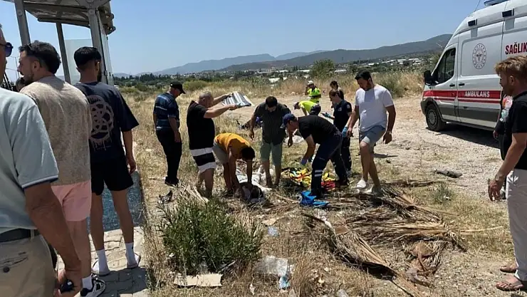 Motosiklet otobüs durağına çarptı