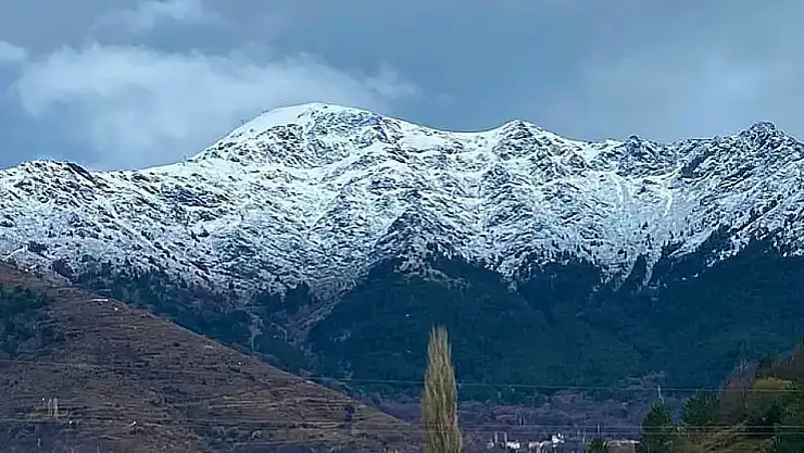 Nisan sürprizi Bozdağ'a kar yağdı