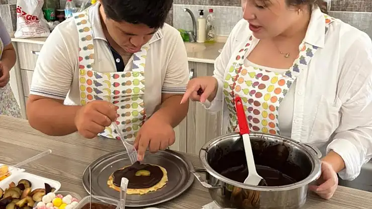 Ödemiş Halk Eğitim Merkezi'nde Uygulamalı Waffle Atölyesi