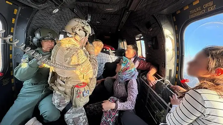 Ödemiş'te mahsur kalan aile helikopterle kurtarıldı