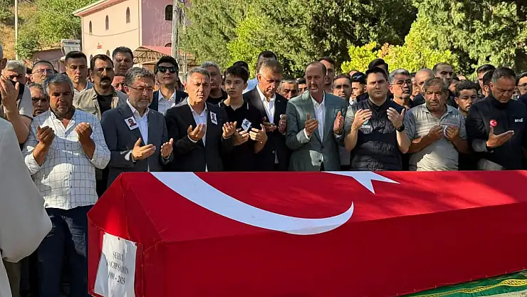 Ödemiş'teki orman yangınında şehit olan Ragıp Şahin son yolculuğuna uğurlandı
