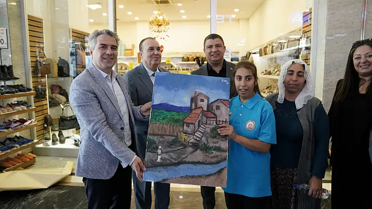 Özel öğrencilerin özel sergisi, törenle açıldı