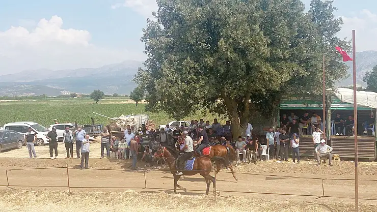 Rahvan atlar Tavas'ta koştu