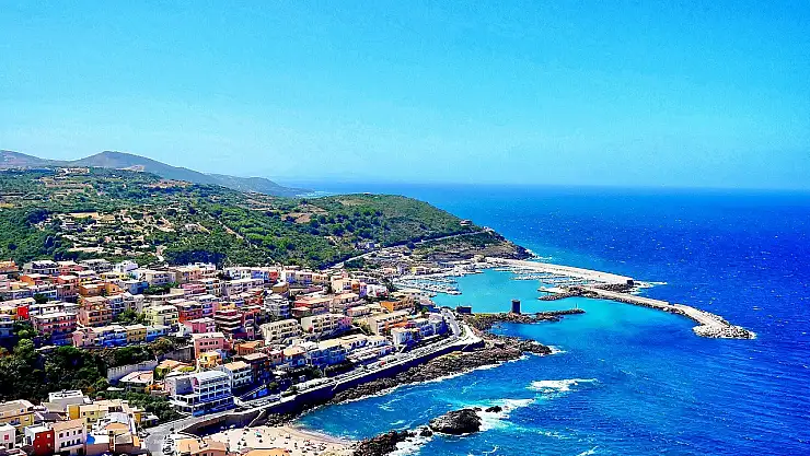 Sardinya'da orman yangını: 102 kişi deniz yoluyla tahliye edildi