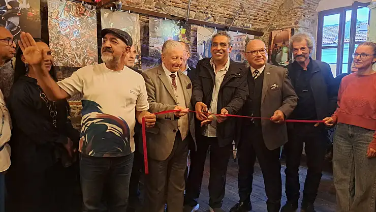 'Tarihe Işık Tutmak' sergisi yoğun ilgiyle açıldı