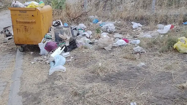 Tarihi mahallede yakışmayan görüntüler 'Çöp'