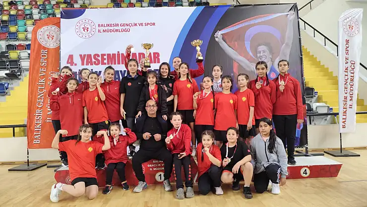 Tire Belediye Spor Balıkesir'den 2 şampiyonlukla döndü