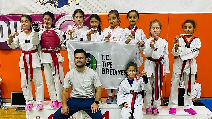 Tire Belediye Spor Taekwondo Takımı'ndan büyük başarı: 14 madalya ile döndüler