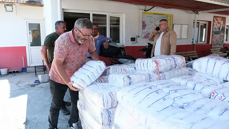 Tire Belediyesi'nden kırsal mahallelere Kurban Bayramı öncesi tuz, çuval ve kireç desteği
