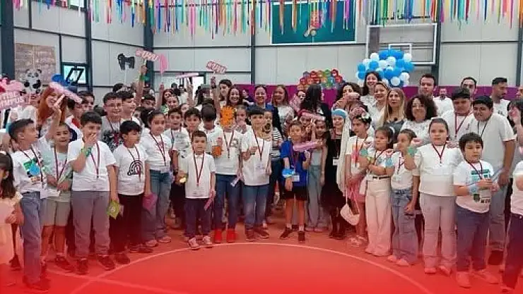 Tire Uğur Okulları'nda U4U, STEM ve ErkenSTEM Fuarları'na büyük ilgi