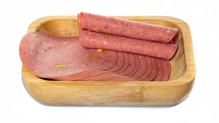 Zincir marketlerde satılan ünlü salam markasında domuz eti skandalı!