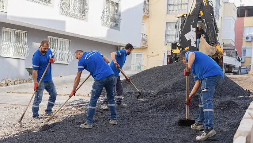 Asfalt ordusu sahada: Balçova'nın yolları adım adım yenileniyor!