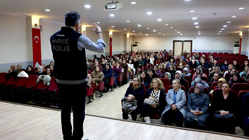 Bayraklı'da anneler için madde bağımlılığı farkındalık semineri düzenlendi