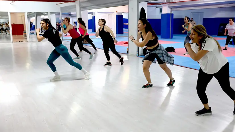 Bayraklı'da kadınlar için ücretsiz Tae-Bo kursları yoğun ilgi görüyor
