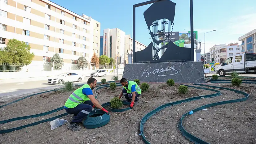 Buca'da az su tüketen bitkilerle yeşil alanlar yenileniyor