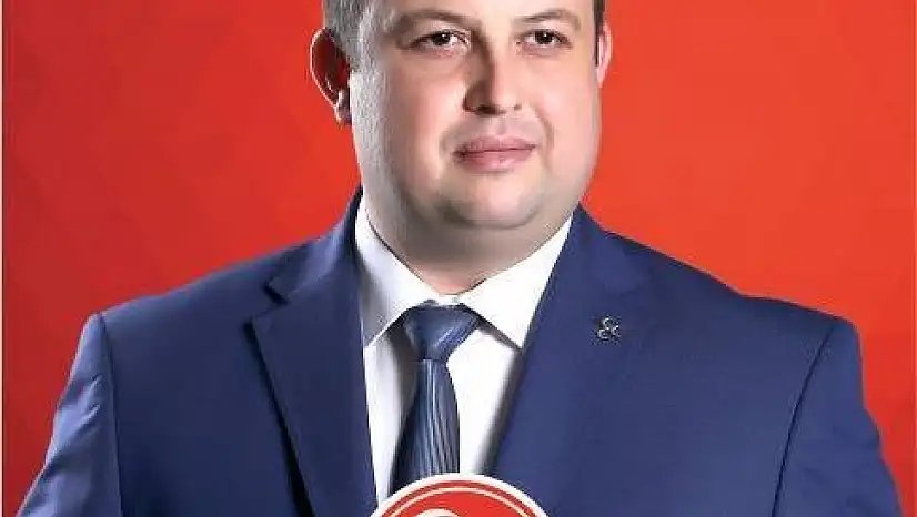 CEYHUN KINLI'DAN BAYRAK ÇIKIŞI
