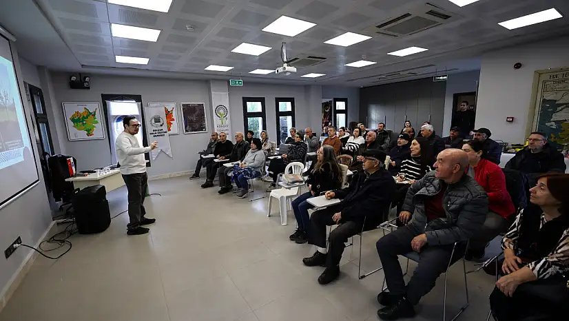Efes Selçuk'ta zeytin üreticilerine yönelik budama eğitimi düzenlendi