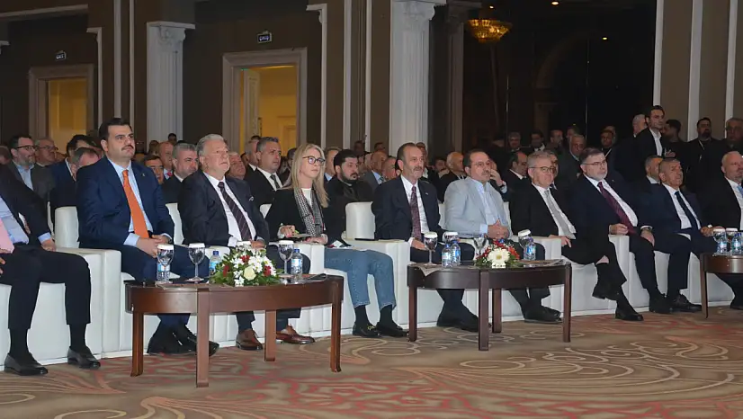 İzmir'de esnaf kongresi siyasi polemiklere sahne oldu