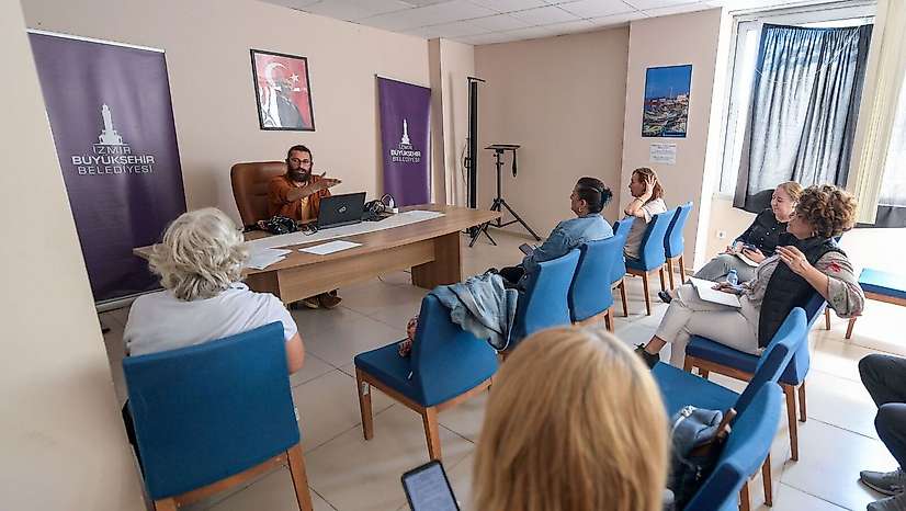 İzmir'de kalemler konuşuyor: Yazarlık atölyeleri başladı