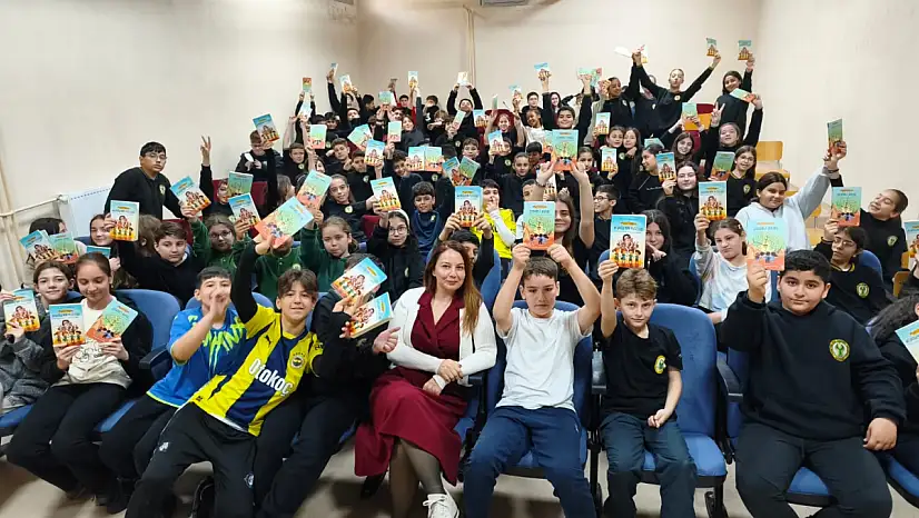 İzmir'de mitoloji rüzgarı: Gülşah Elikbank öğrencilerle buluştu