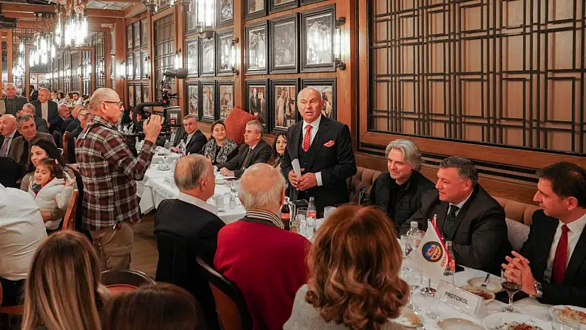 İzmir protokolü aynı sofrada: Gaziemir esnafından görkemli iftar buluşması