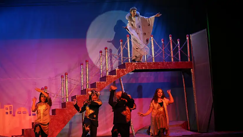 Karşıyaka Belediye Tiyatrosu 2025-2026 sezonuna 4 Ekim'de perde açıyor